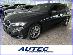 Schwarz, metallic Gebraucht 2023 BMW 318 Shadowline Kombi | 31.485 € (Fairer Preis)