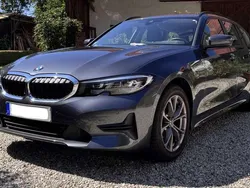 Grau Gebraucht 2021 BMW 318 Advantage Kombi | 24.200 € (Guter Preis)