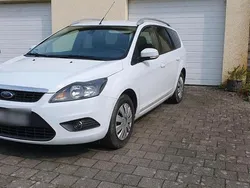 Weiß Gebraucht 2009 Ford Focus Kombi | 2.600 € (Fairer Preis)