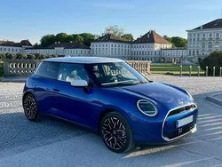 Blau Gebraucht 2024 Mini Cooper SE Favoured Kleinwagen | 34.700 €