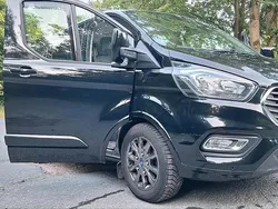 Schwarz Gebraucht 2022 Ford Tourneo Custom Van / Kleinbus | 37.000 €