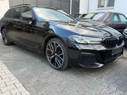 Black sapphire Gebraucht 2024 BMW 540 M Sport Kombi | 69.500 €