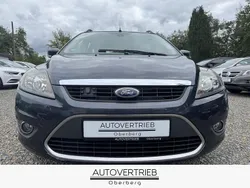 Grau Gebraucht 2009 Ford Focus Titanium Limousine | 3.990 € (Fairer Preis)