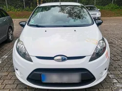 Weiß Gebraucht 2009 Ford Fiesta Kleinwagen | 3.000 €