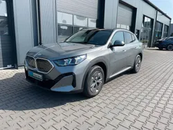 Grau Gebraucht 2024 BMW iX2 Sport Line SUV | 44.980 € (Fairer Preis)