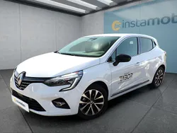 Weiß Gebraucht 2023 Renault Clio V Kleinwagen | 19.399 € (Fairer Preis)