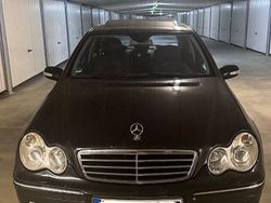 Schwarz Gebraucht 2007 Mercedes 320 Limousine | 6.400 €