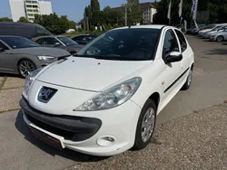 Weiß Gebraucht 2010 Peugeot 206+ Basis Kleinwagen | 2.390 € (Fairer Preis)