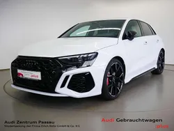 Gletscherweiß metallic Gebraucht 2024 Audi RS3 Sportback Ambiente Kleinwagen | 59.275 € (Guter Preis)