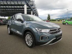 Blau Gebraucht 2024 VW T-Roc Style SUV | 32.200 € (Fairer Preis)
