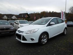 Frostweiß Gebraucht 2011 Ford Focus Trend Limousine | 4.500 € (Fairer Preis)