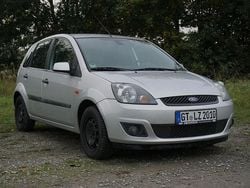 Grau Gebraucht 2007 Ford Fiesta Style Kleinwagen | 1.600 € (Fairer Preis)