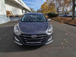 Grau Gebraucht 2015 Hyundai i30 Limousine | 7.600 € (Fairer Preis)