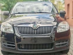 Schwarz Gebraucht 2010 Skoda Fabia Classic Kleinwagen | 3.600 € (Fairer Preis)