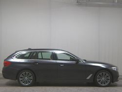 Grau Gebraucht 2020 BMW 520 Sport Line Kombi | 22.780 € (Guter Preis)