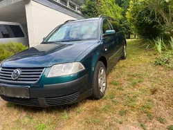 Grün Gebraucht 2002 VW Passat Basis Kombi | 1.900 € (Fairer Preis)