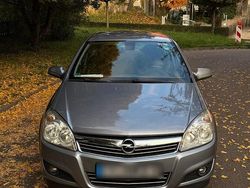 Grau Gebraucht 2007 Opel Astra Limousine | 1.990 € (Fairer Preis)