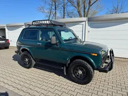 Grün Gebraucht 2010 Lada niva SUV | 7.150 €