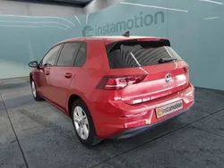 Rot Gebraucht 2024 VW Golf VIII Life Limousine | 27.500 € (Fairer Preis)
