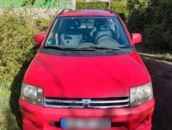 Rot Gebraucht 2001 Mitsubishi Space Runner Van / Kleinbus | 2.200 €