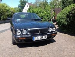 Schwarz metallic Gebraucht 1998 Jaguar XJ8 Limousine | 7.000 €
