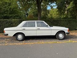 Weiß Gebraucht 1978 Mercedes E230 Limousine | 11.500 €