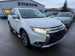Weiß Gebraucht 2016 Mitsubishi Outlander Top SUV | 13.499 € (Superpreis)