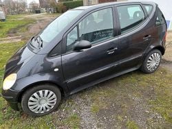 Schwarz Gebraucht 2000 Mercedes A170 Kleinwagen | 2.000 € (Fairer Preis)