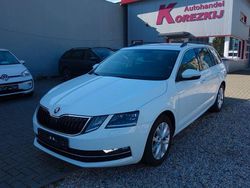 Weiß Gebraucht 2017 Skoda Octavia Style Kombi | 12.489 € (Guter Preis)
