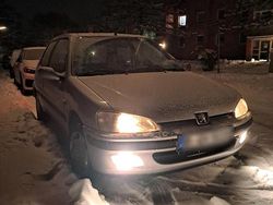 Silber Gebraucht 1999 Peugeot 106 Kleinwagen | 1.950 €