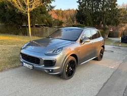 Grau Gebraucht 2017 Porsche Cayenne Platinum Edition SUV | 34.999 €