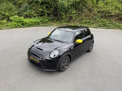 Schwarz Gebraucht 2021 Mini Cooper SE Kleinwagen | 20.500 € (Etwas zu teuer)