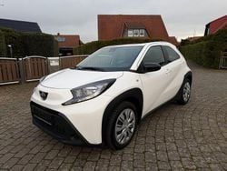 Weiß Gebraucht 2022 Toyota Aygo Kleinwagen | 10.700 € (Guter Preis)