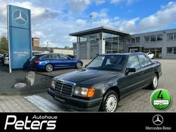 Blauschwarz Gebraucht 1989 Mercedes E260 Limousine | 2.998 €