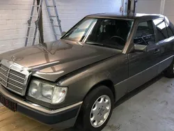 Grau Gebraucht 1991 Mercedes E200 Limousine | 1.800 €
