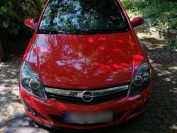 Rot Gebraucht 2006 Opel Astra Coupé | 2.750 €