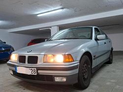 Silber Gebraucht 1997 BMW 328 Limousine | 7.600 € (Guter Preis)