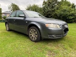 Grau Gebraucht 2005 Audi A4 Limousine | 2.400 € (Guter Preis)