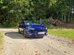 Blau Gebraucht 2018 Ford Focus ST Limousine | 13.400 € (Guter Preis)