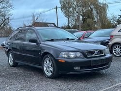 Schwarz Gebraucht 2004 Volvo V40 Standard Kombi | 2.990 € (Teuer)