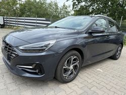 Grau Gebraucht 2021 Hyundai i30 Intro Edition Kombi | 14.400 € (Fairer Preis)