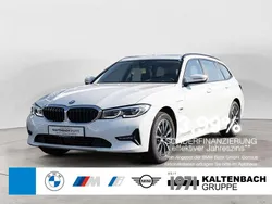 Weiß Gebraucht 2021 BMW 330e Sport Line Kombi | 34.890 € (Etwas zu teuer)