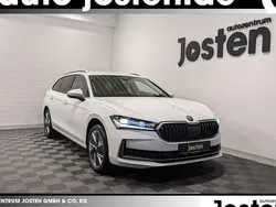 Weiß Gebraucht 2024 Skoda Superb Selection Kombi | 38.490 € (Fairer Preis)