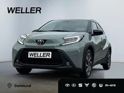 Grün Gebraucht 2024 Toyota Aygo Team Kleinwagen | 15.880 € (Fairer Preis)