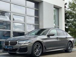 Grau Gebraucht 2022 BMW 545e M Sport Limousine | 43.790 € (Fairer Preis)