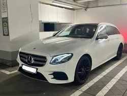 Weiß Gebraucht 2017 Mercedes E220 AMG line Kombi | 34.999 €