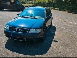 Blau Gebraucht 2002 Audi A6 Kombi | 800 €