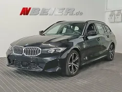 Saphirschwarz Gebraucht 2024 BMW 320 M Sport Kombi | 42.890 € (Fairer Preis)