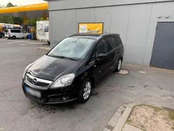 Schwarz Gebraucht 2007 Opel Zafira OPC Van / Kleinbus | 2.700 € (Fairer Preis)