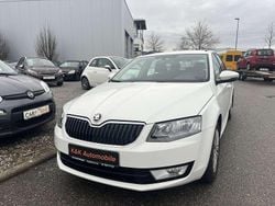 Weiß Gebraucht 2014 Skoda Octavia Ambition Kombi | 5.490 € (Superpreis)